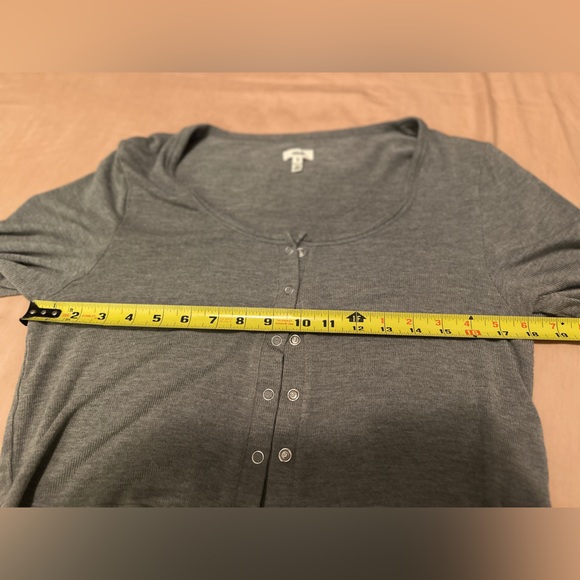 NWOT Aerie Bounce Crop Snap Button Cardigan
Women’s size L - Gray - Picture 6 of 6